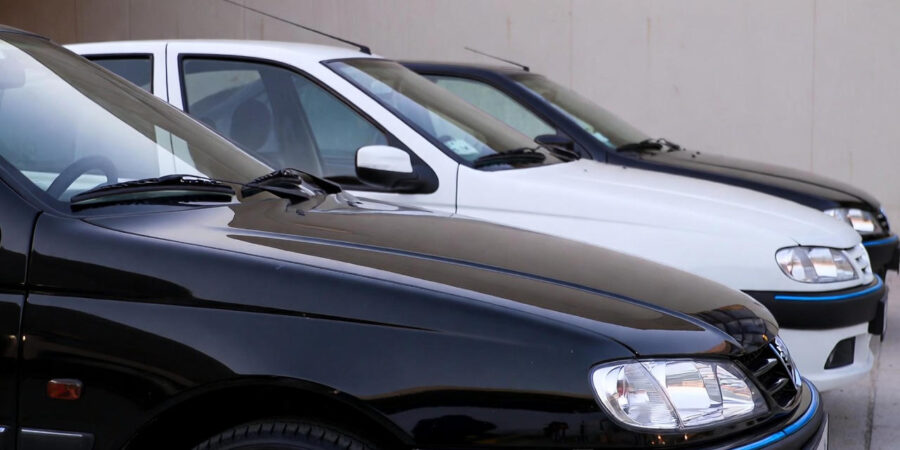 تحلیل کامل عوامل مؤثر بر قیمت خودرو در ایران در سال ۱۴۰۴؛ بررسی نقش نرخ ارز، واردات، تورم و عرضه در روند قیمت خودروهای داخلی و خارجی. بازار خودرو ایران در سال ۱۴۰۴